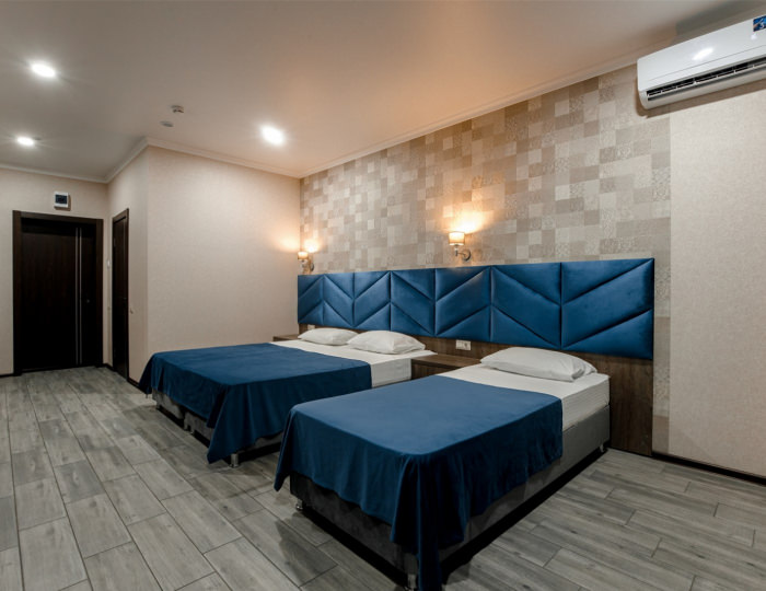 Стандарт 3-местный вид на басейн - Отель «Голден Резорт»