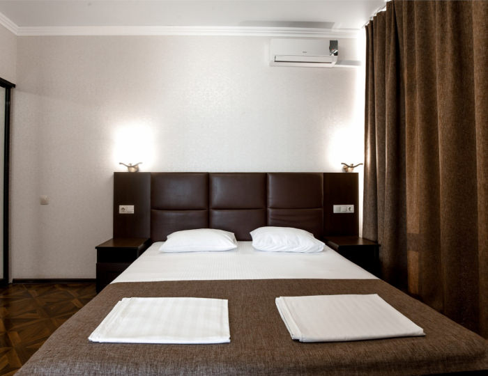 Люкс 4-местный 2-комнатный вид на бассейн - Отель «Голден Резорт»