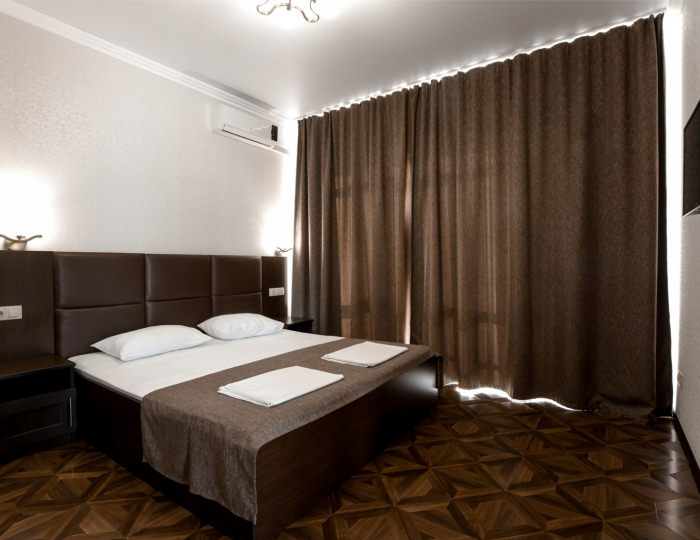 Люкс 4-местный 2-комнатный вид на бассейн - Отель «Голден Резорт»