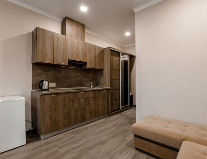 Люкс 4-местный 2 комнатный вид на бассейн 5 этаж - Отель «Голден Резорт»