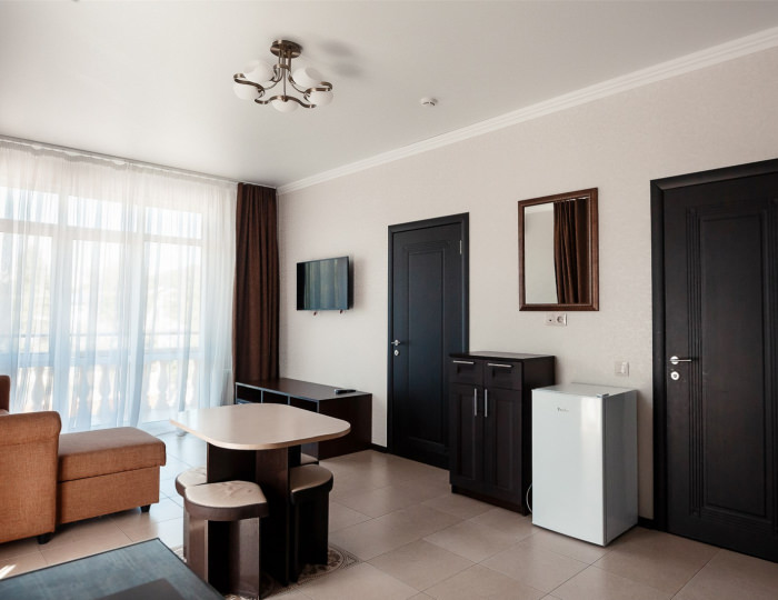 Люкс 4-местный 2-комнатный вид на реку - Отель «Голден Резорт»