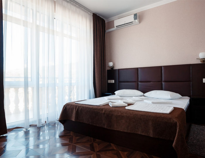 Люкс 4-местный 2-комнатный вид на реку - Отель «Голден Резорт»